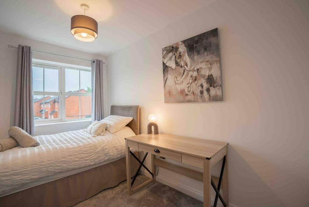 Stunning Abode 5 Min From Nec & Bhx, Pets Allowed Marston Green Екстер'єр фото